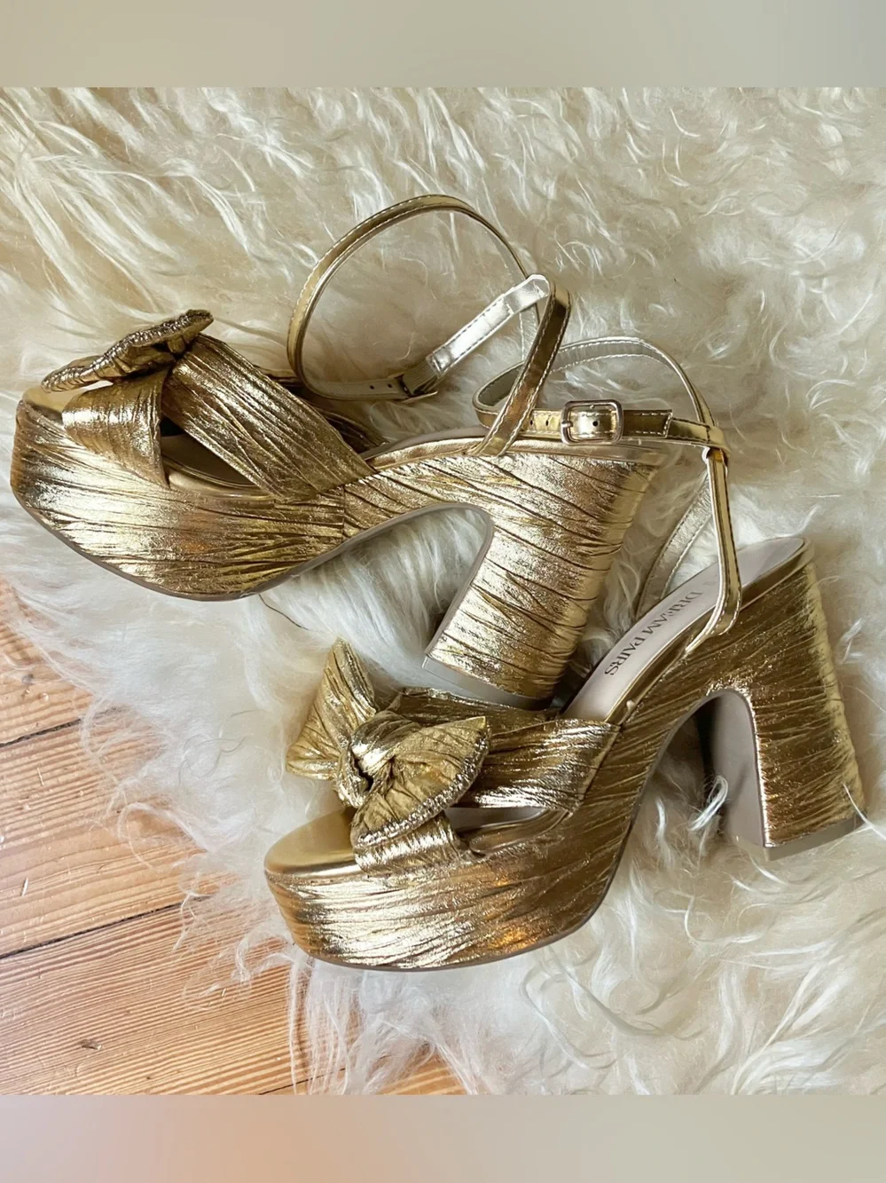 NWOB Dream Pairs Platform  Pleated Bow Ankle Strap Sandals in Gold Sz 6